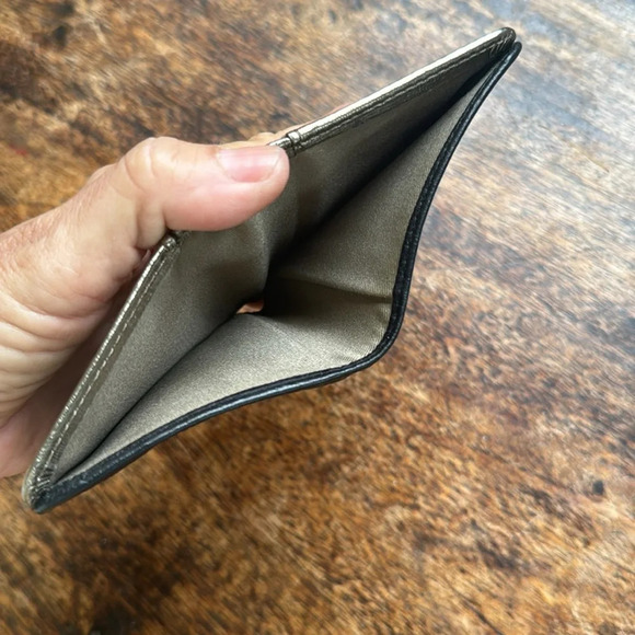 Fossil Black cow hide leather wallet with gold leather lining - Picture 7 of 11